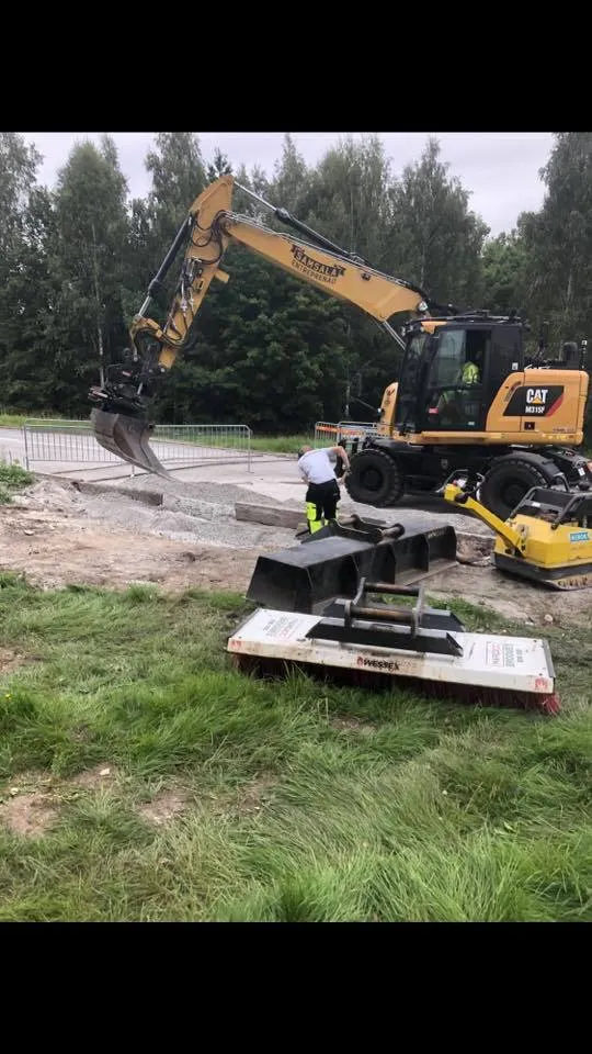 Utrustning och tillbehör utbredda på arbetsplats
