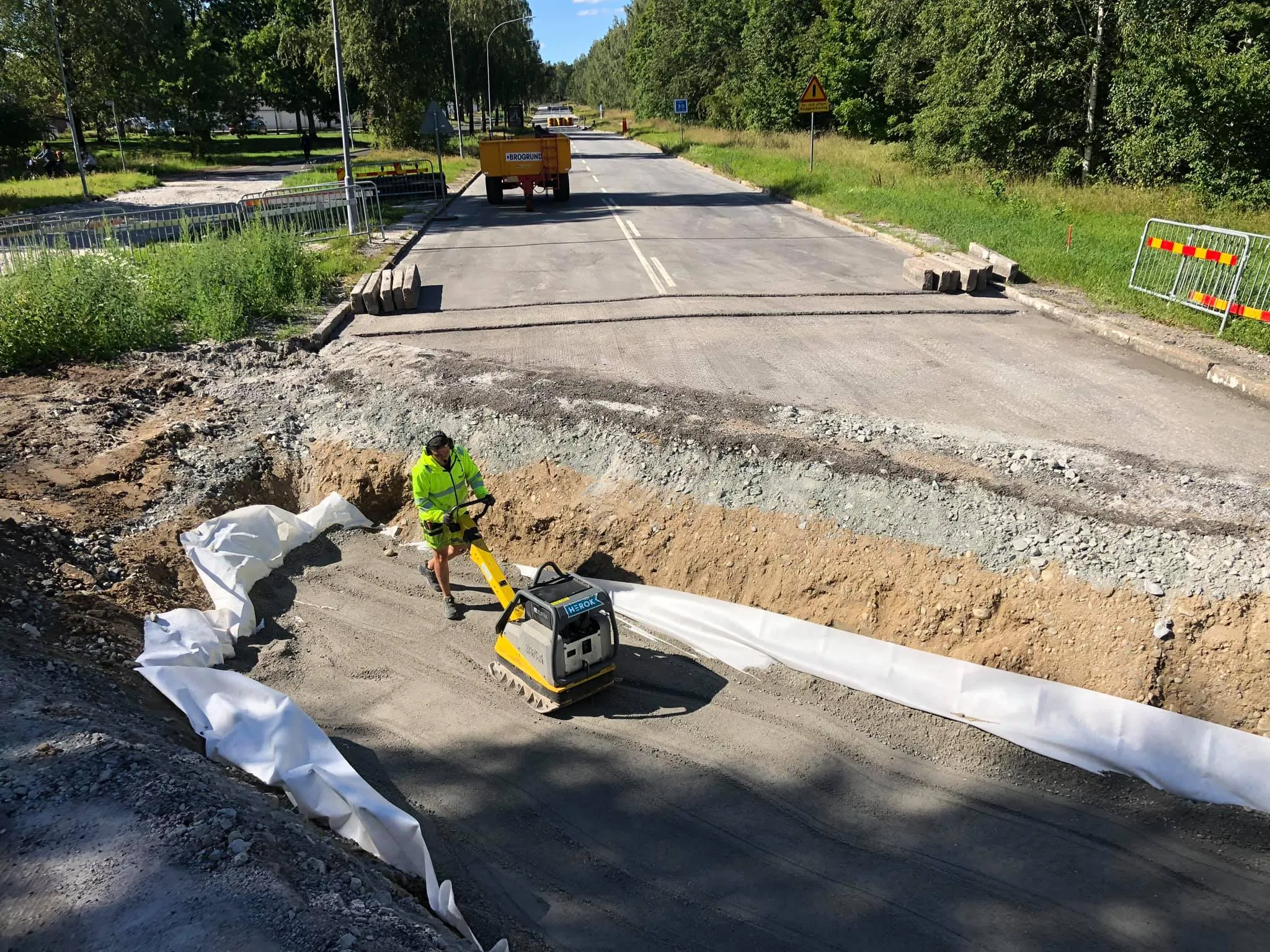 Samsala Entreprenad markarbete med plattkomprimering