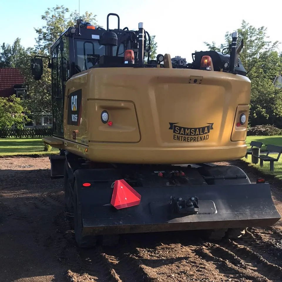 CAT M315F med Samsala Entreprenad logga