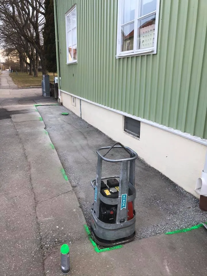 Kantstensinstallation med vibratorplatta