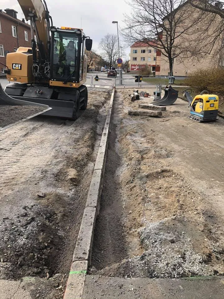 Kantstensarbete i stadsområde
